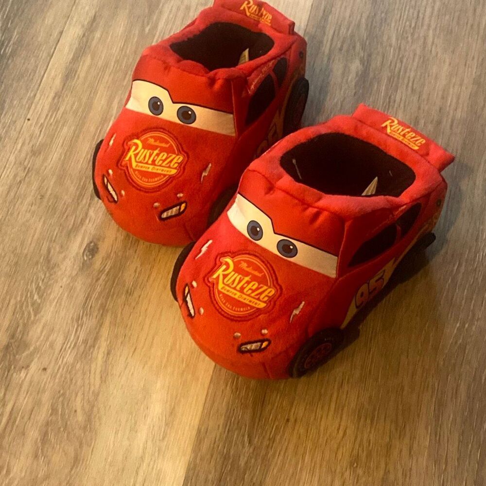 Disney Pixar Cars Boys Lightning McQueen Plush House Shoes Slip-ons Red size Med